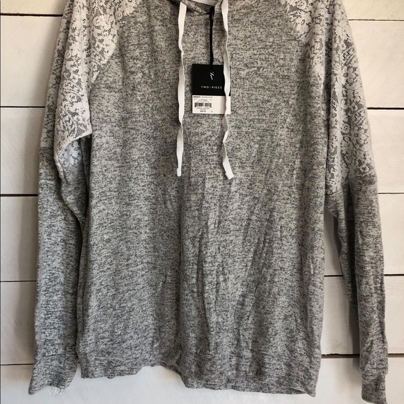 NWT  Vera Wang Pullover , Size Small - Picture 2 of 3